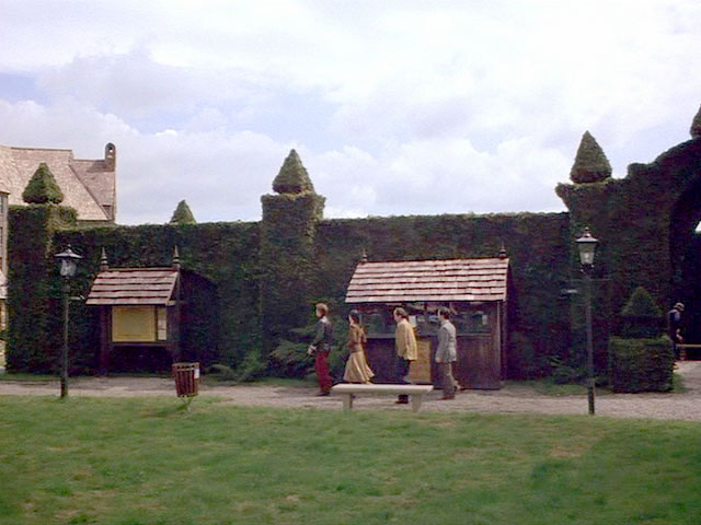 Left flank of maze exterior